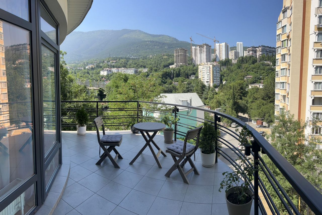Вид на горы, Хостел-отель Грибоедов