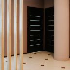 В коттедже есть две полноценные спальни