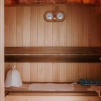 Сауна одновременно вмещает 2 человека. Её размер 2000x1000