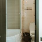 Душевая кабина с аудиосистемой и вентиляцией