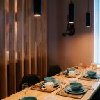 Большой обеденный стол