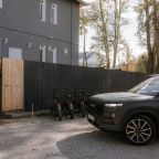 Проживание организовано на первом этаже коттеджа