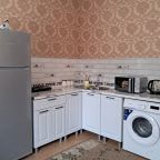 Апартаменты (Апартаменты в центре Лоо), Гостевой дом У Сабрины