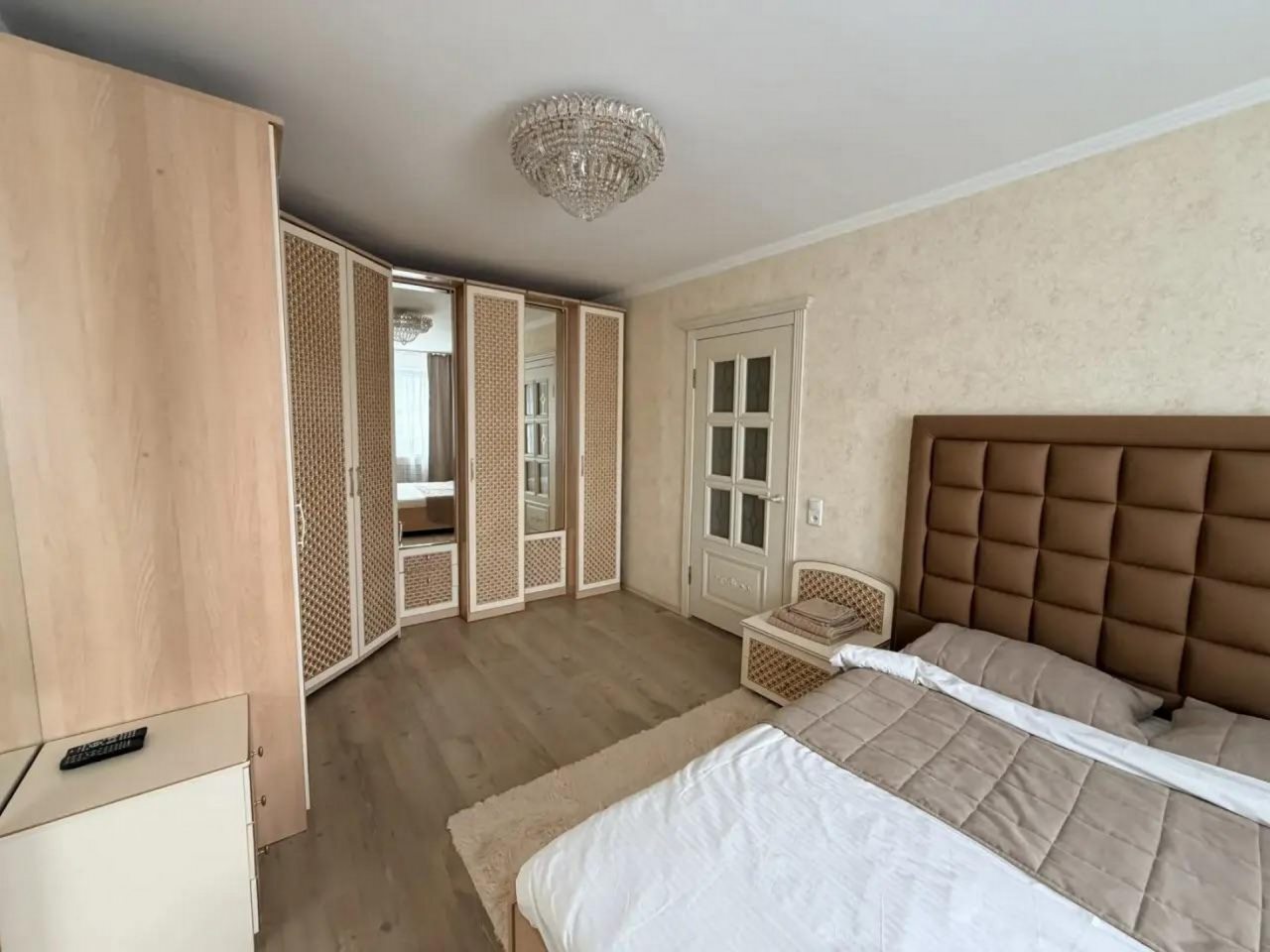 Апартаменты (на Еськова), Апартаменты На Еськова