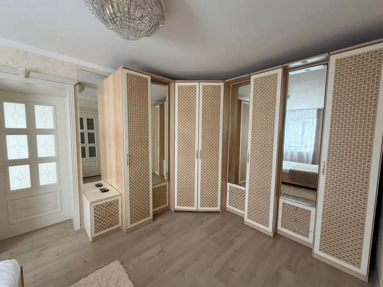 Апартаменты (на Еськова), Апартаменты На Еськова