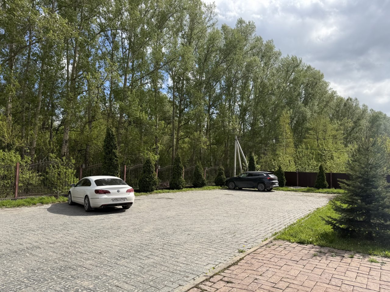 Парковка с видеонаблюдением, Гостевой дом Астра