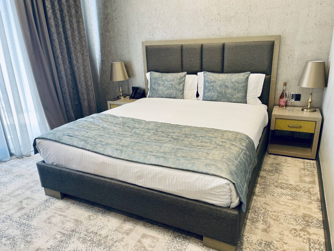 Люкс (King Suite with Balcony) отеля Sphera By Stellar Hotels, Ереван