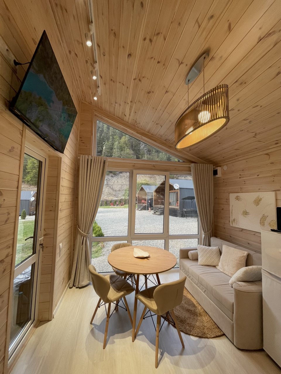 Шале (Шале 4 White House), База отдыха Barn House