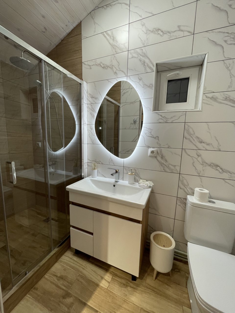 Шале (Шале 4 White House), База отдыха Barn House