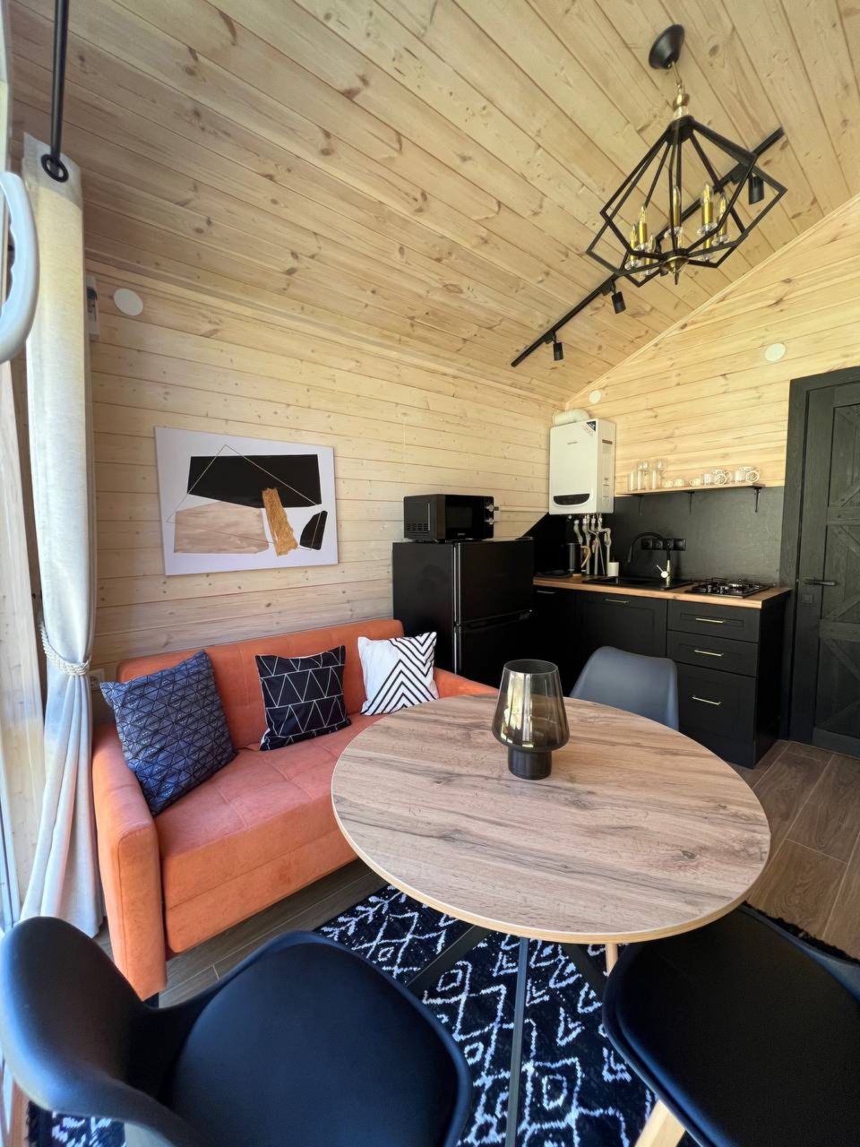 Шале (Шале 5 Black House), База отдыха Barn House