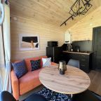 Шале (Шале 5 Black House), База отдыха Barn House