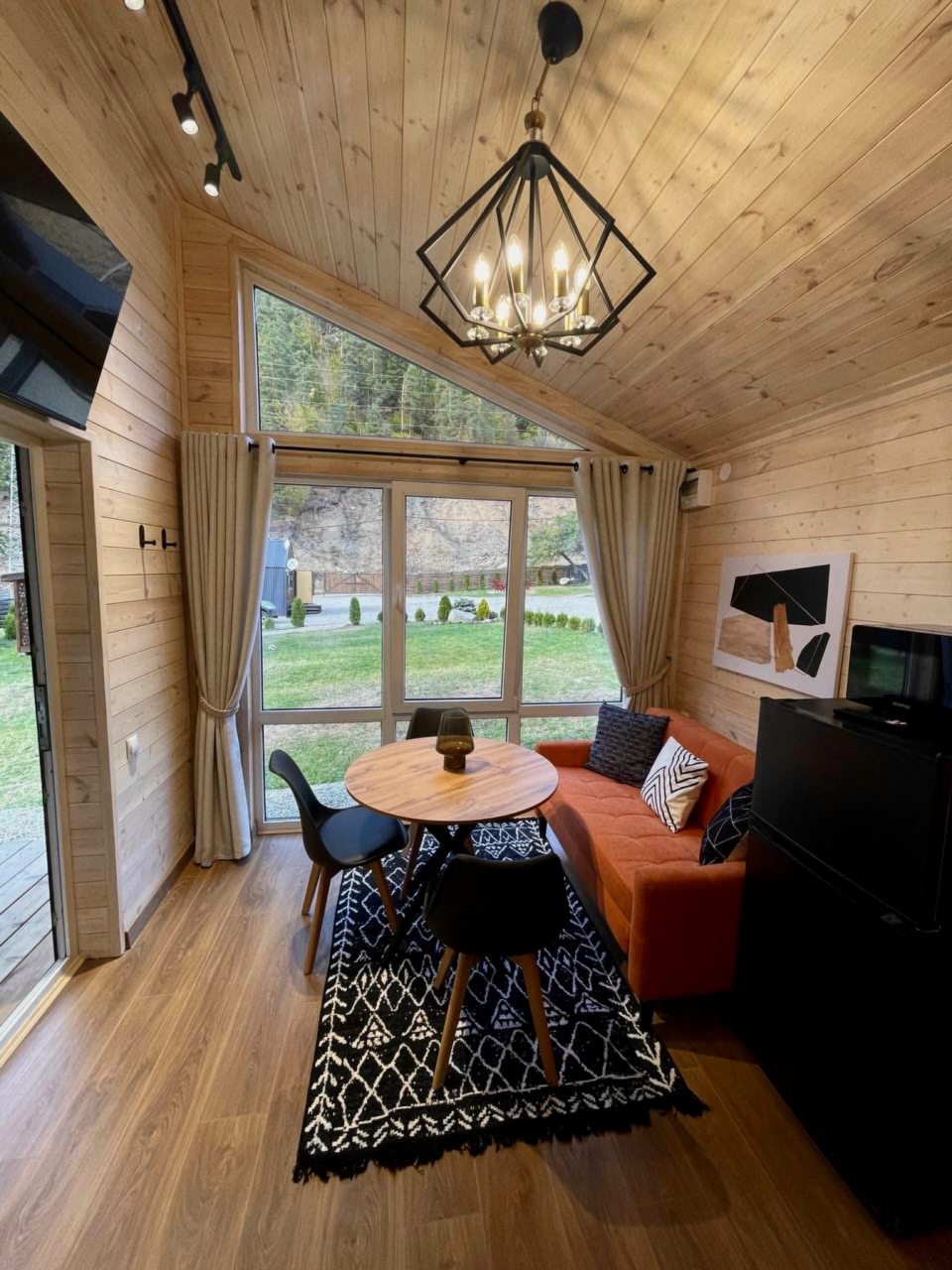 Шале (Шале 5 Black House), База отдыха Barn House