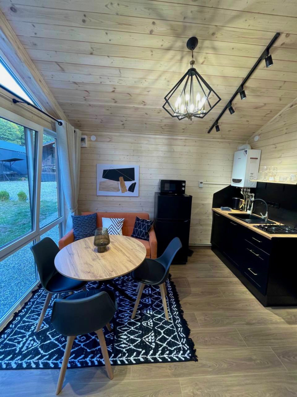 Шале (Шале 5 Black House), База отдыха Barn House