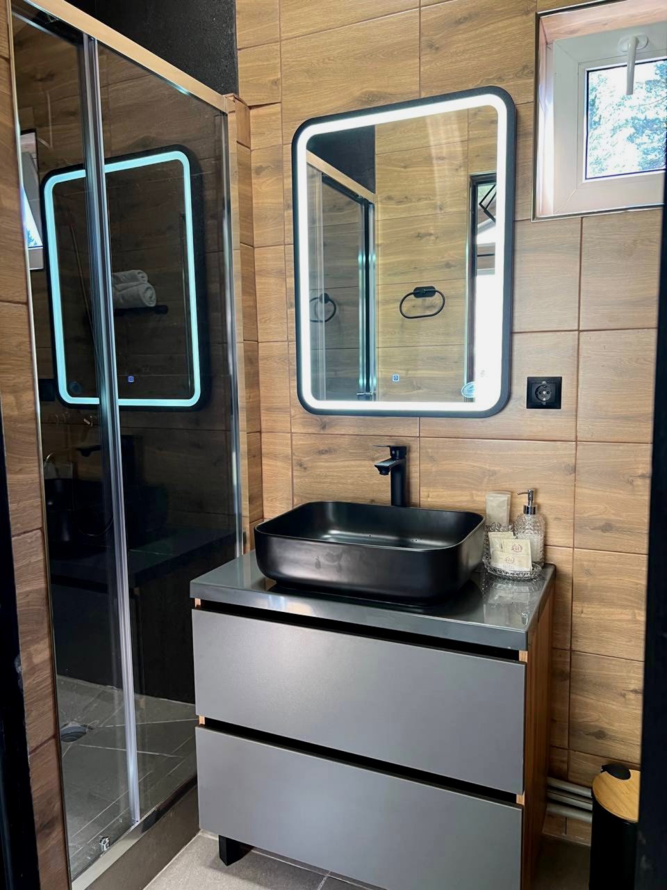 Шале (Шале 5 Black House), База отдыха Barn House