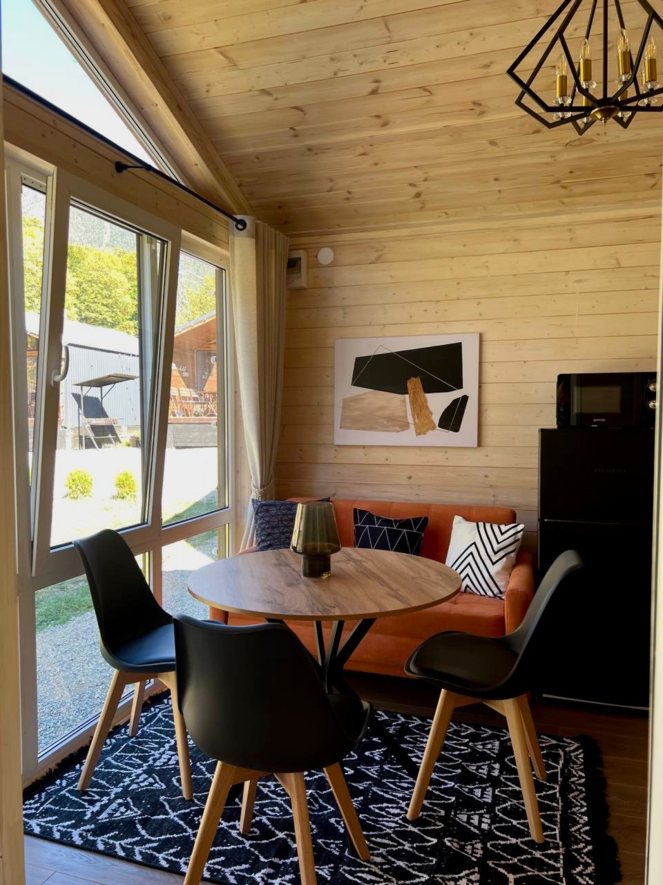 Шале (Шале 5 Black House), База отдыха Barn House