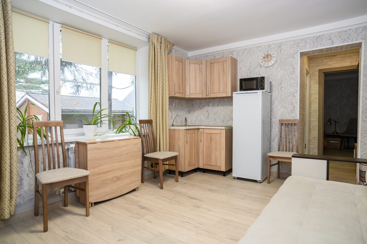 Люкс (Двухкомнатный улучшенный номер с кухней), База отдыха Пятницкий плёс