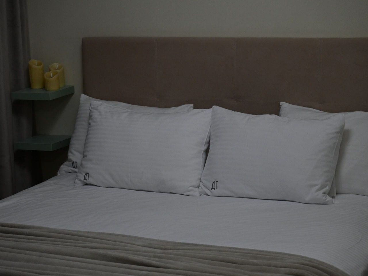 Дом рассчитан на 2х гостей плюс одно дополнительное место