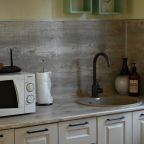 Кухня: 
Чайник
Посуда, столовые приборы
Бокалы, стаканы