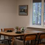 Обеденный стол 
На 8 гостей
Столовая посуда
Бокалы