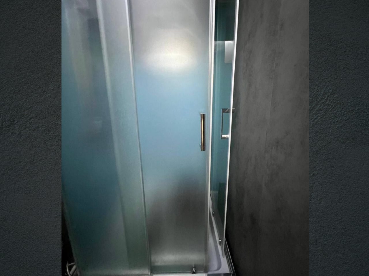 Душевая кабина с целым спектором режимов, водных процедур.