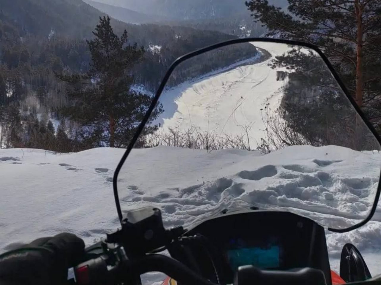 Аренда Снегоходов
Туры
Инструктор