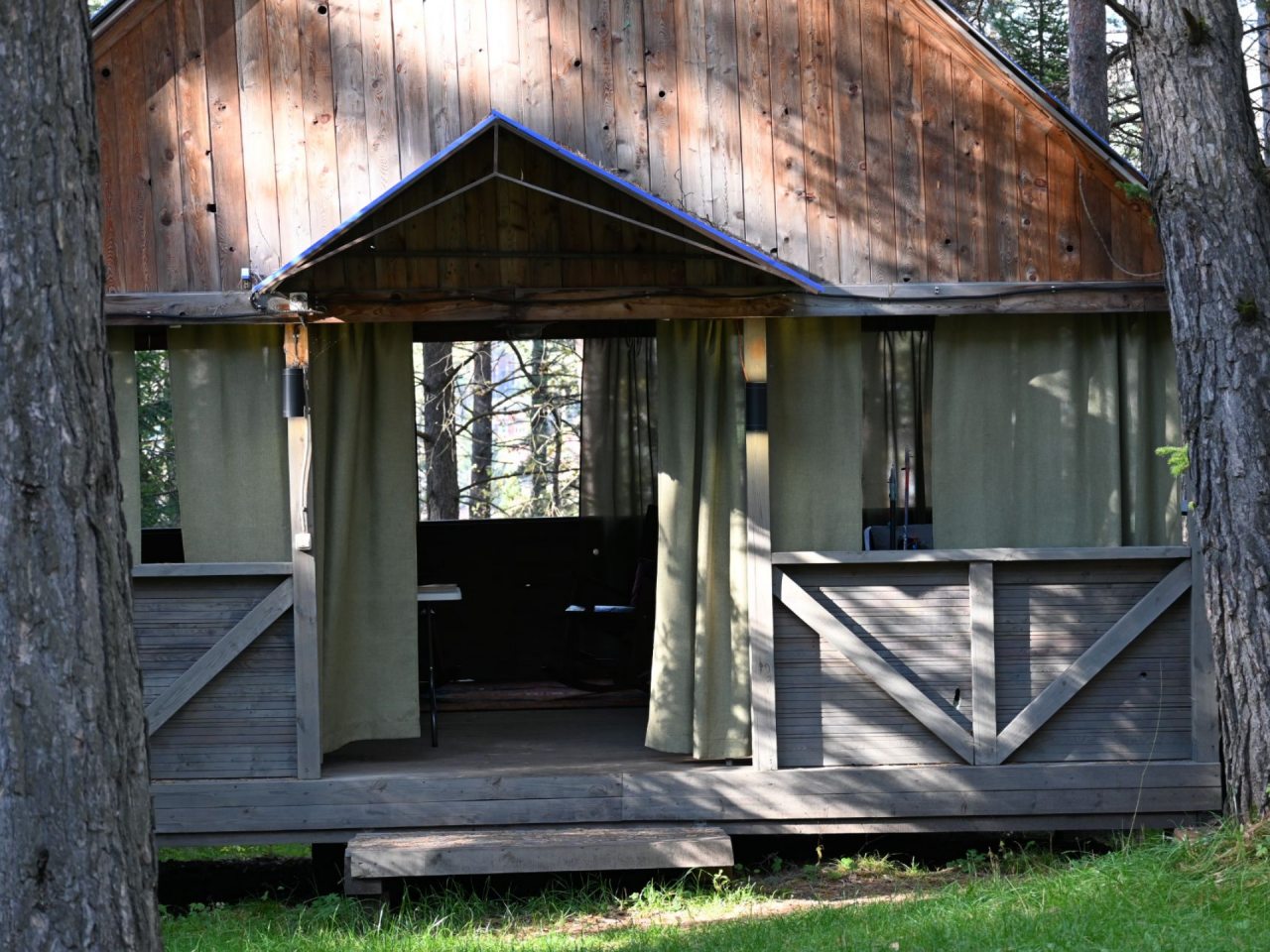 Беседка-библиотека, База отдыха Дух Тайги