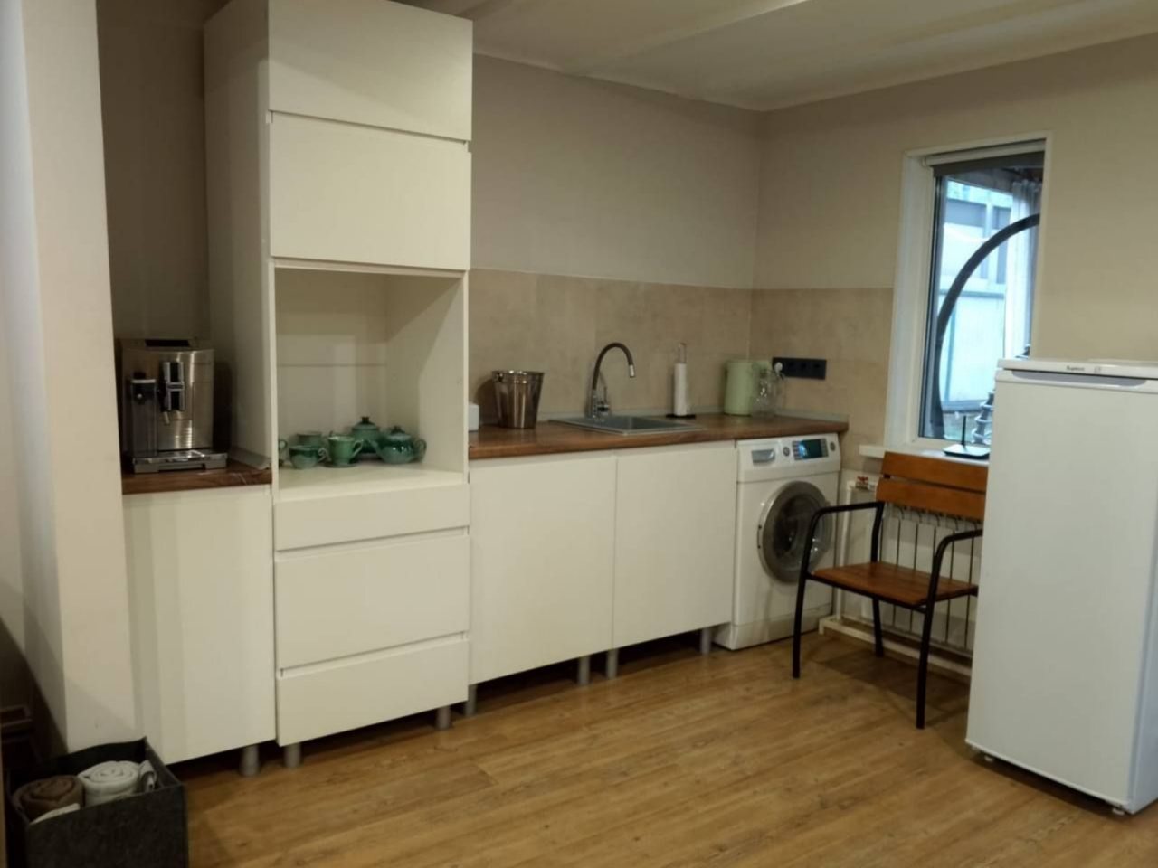 Современная, укомплектованная кухня., База отдыха Дух Тайги