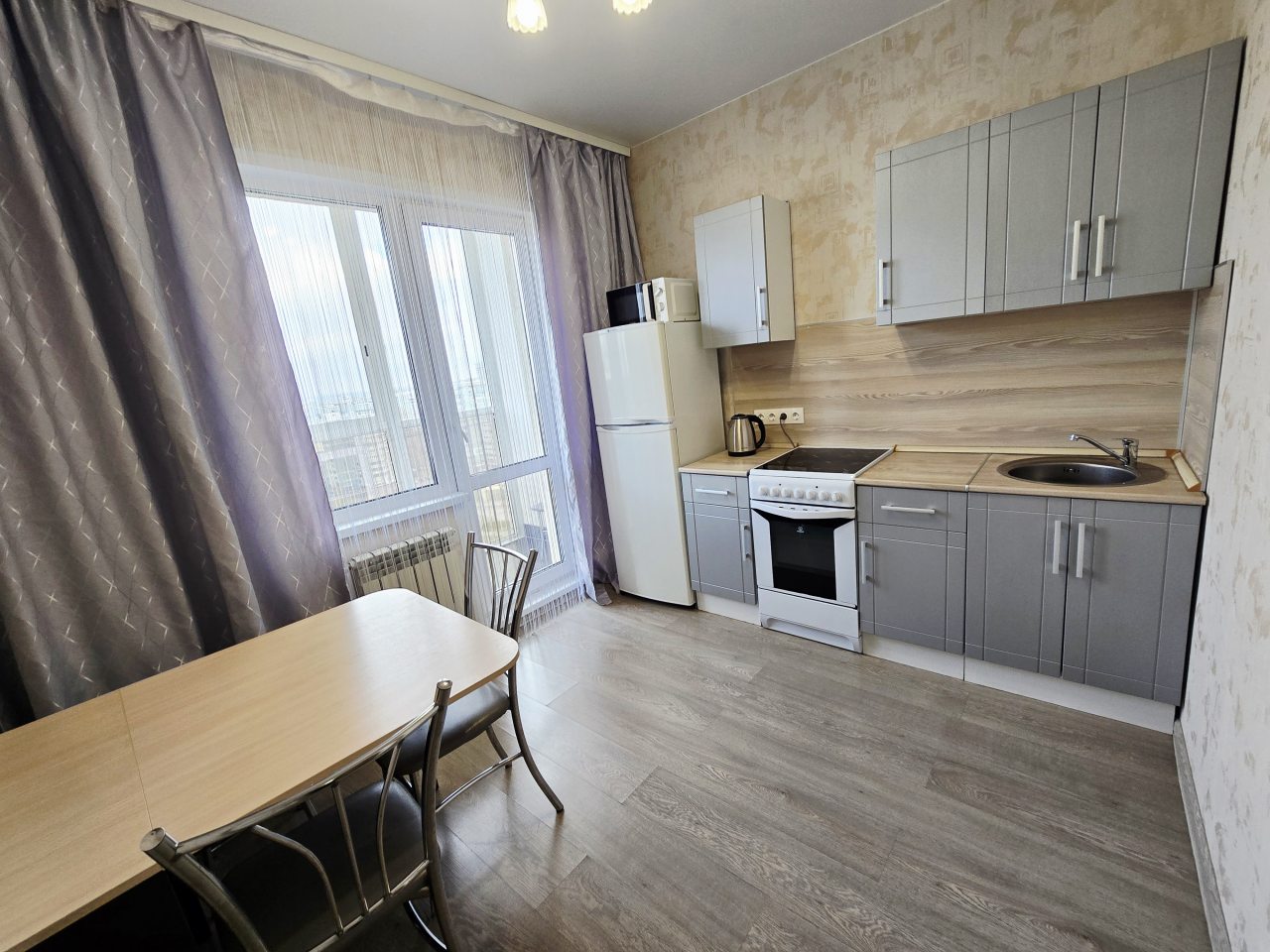 Трёхместный и более, Апартаменты На пр-те Московском 2б