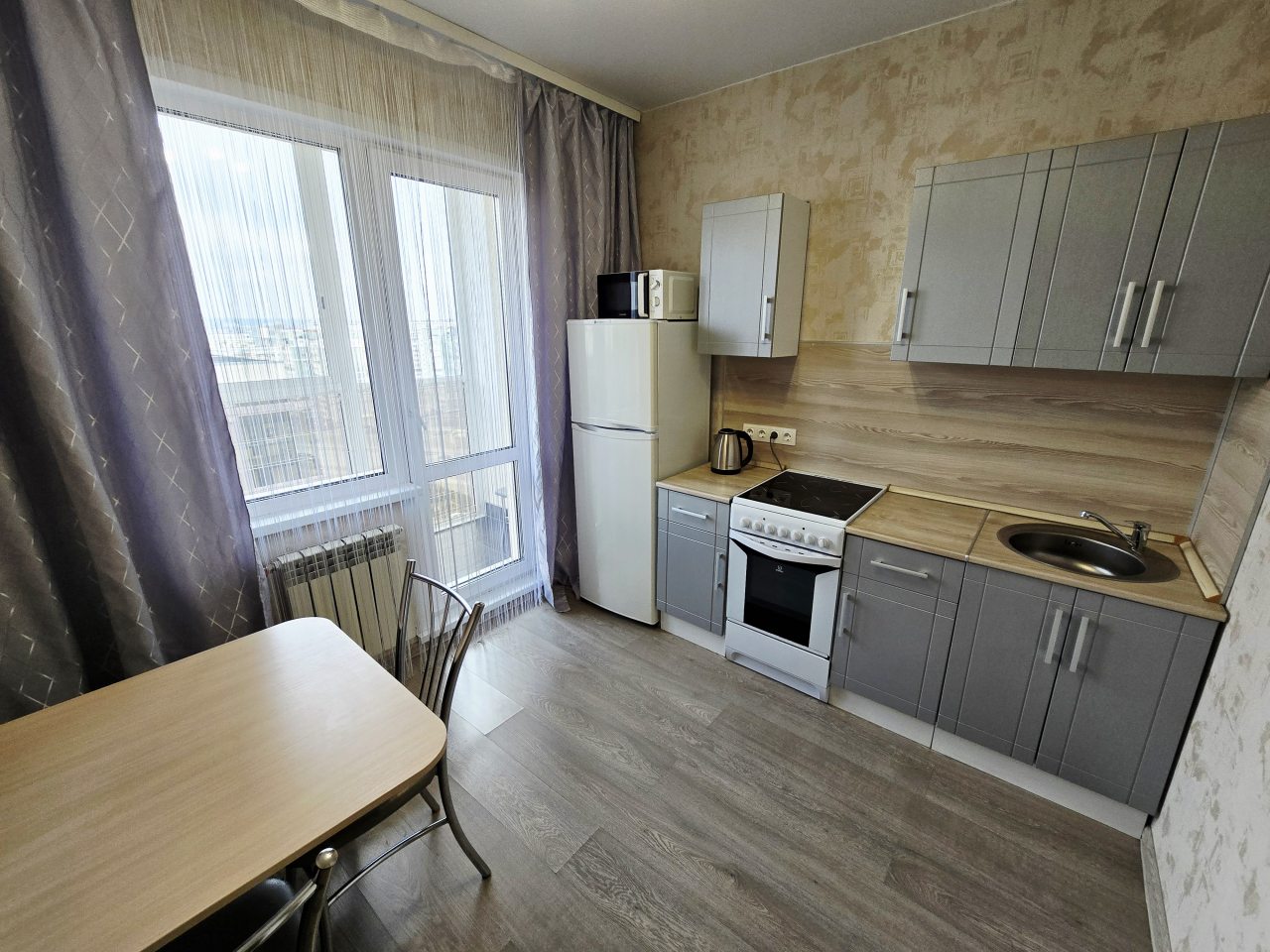 Трёхместный и более, Апартаменты На пр-те Московском 2б