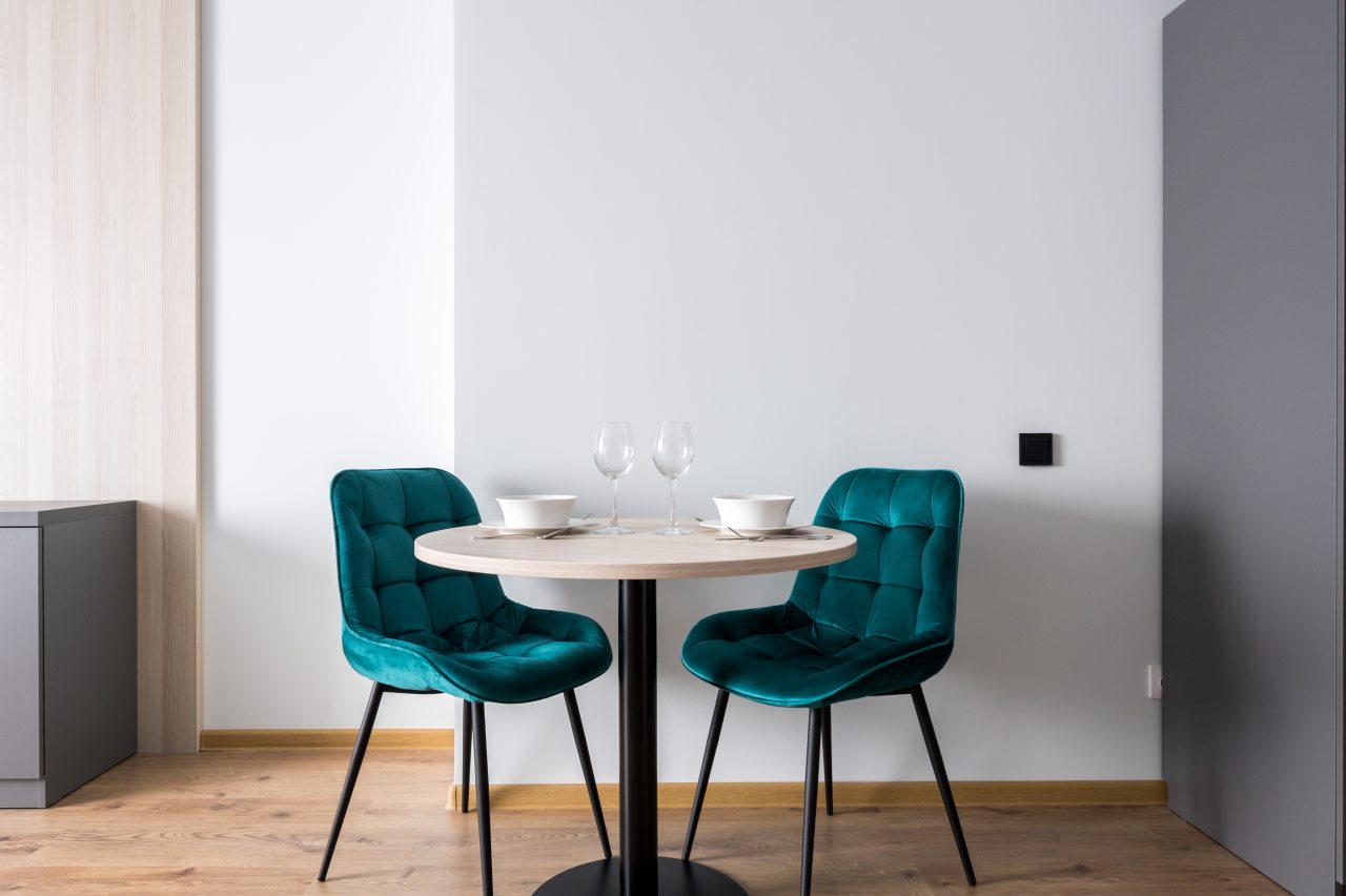 Обеденный стол