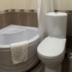 Трёхместный и более (Трехместный стандарт с балконом, двуспальная и односпальная кровати , третий этаж №39), Гостевой дом Юнона