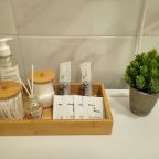 Средства гигиены
Ватные диски и палочки
Мицелярная вода