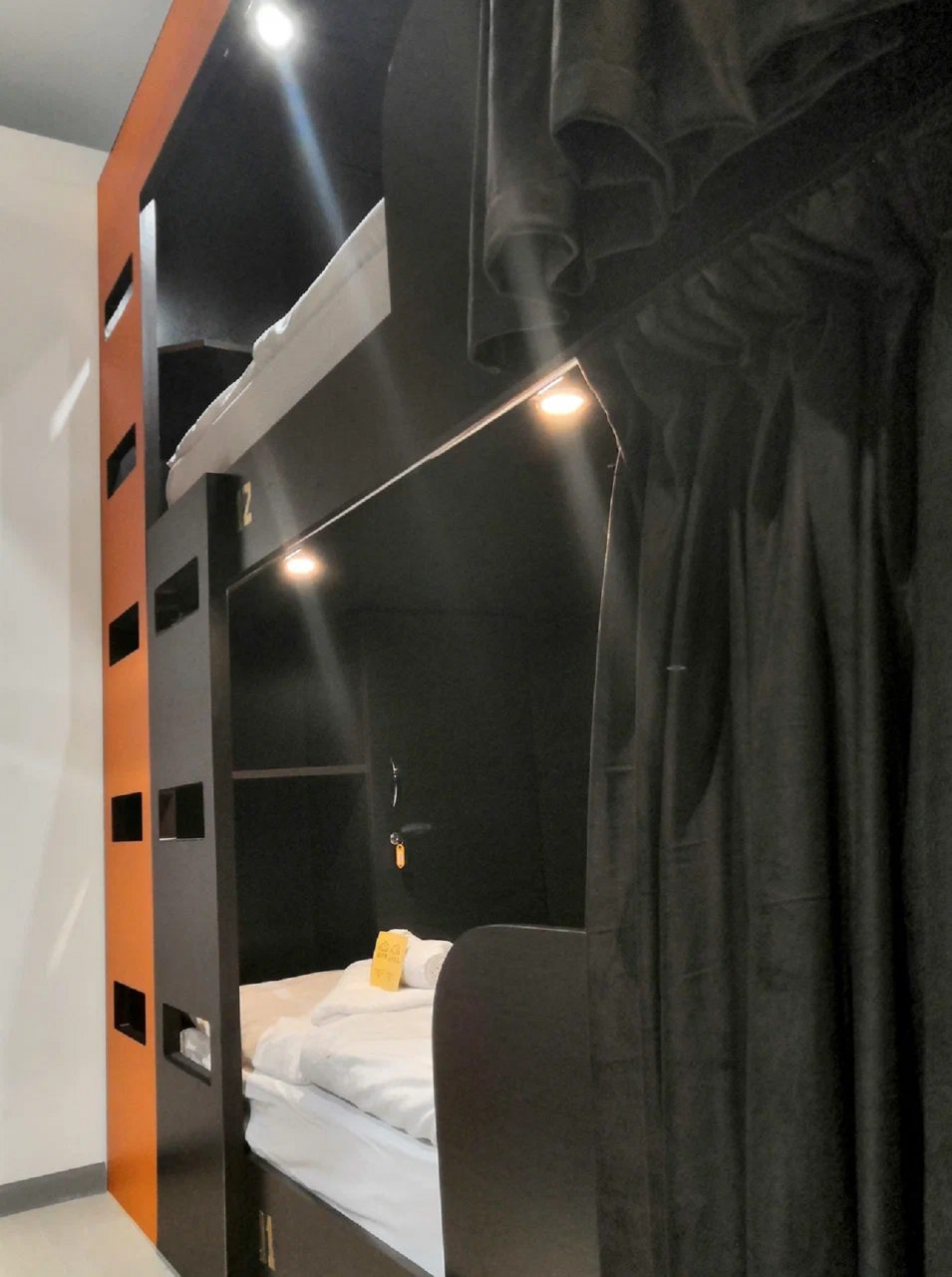 Двенадцатиместный (Orange - Верхнее спальное место в общей комнате для мужчин и женщин), Хостел Mariel