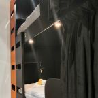 Двенадцатиместный (Orange - Верхнее спальное место в общей комнате для мужчин и женщин), Хостел Mariel