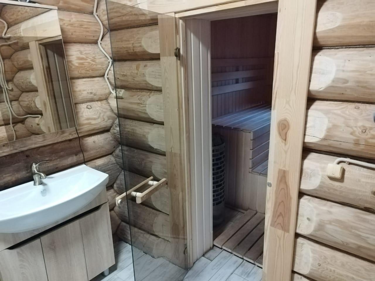 Дом (Желтый), Коттедж Дом Желтый