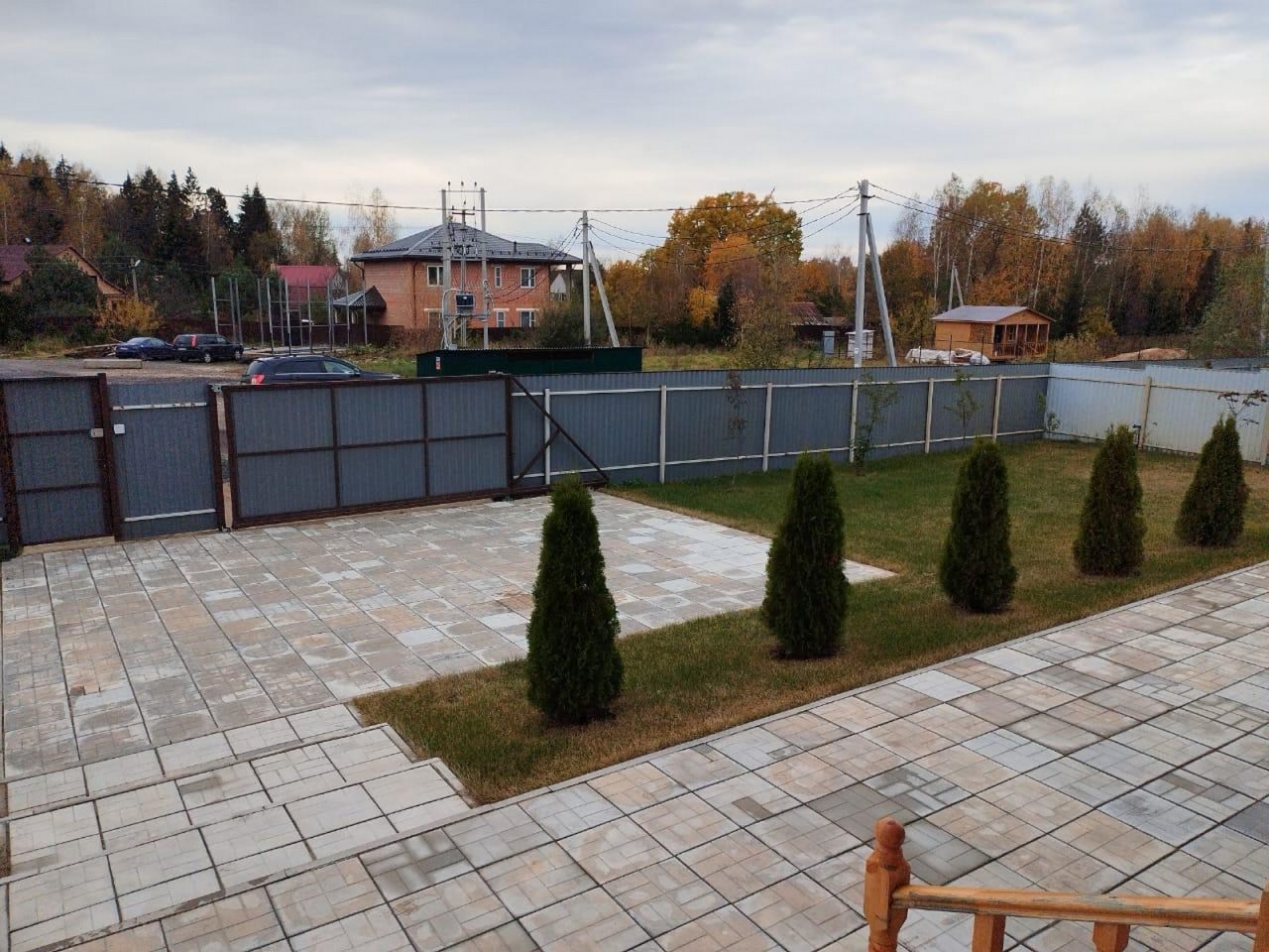 Дом (Желтый), Коттедж Дом Желтый