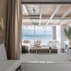 Апартаменты (Sea View Family suite - с панорамным видом на море, ванной джакузи и камином), Апарт-отель Vvo Apartments Group