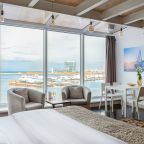 Апартаменты (Апартаменты Sea View Family suite - с панорамным видом на море, ванной джакузи и камином), Апарт-отель Vvo Apartments Group