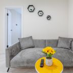 Люкс (Апартаменты RentPlaza евродвушка в современном ЖК), Апартаменты RentPlaza на Революционной