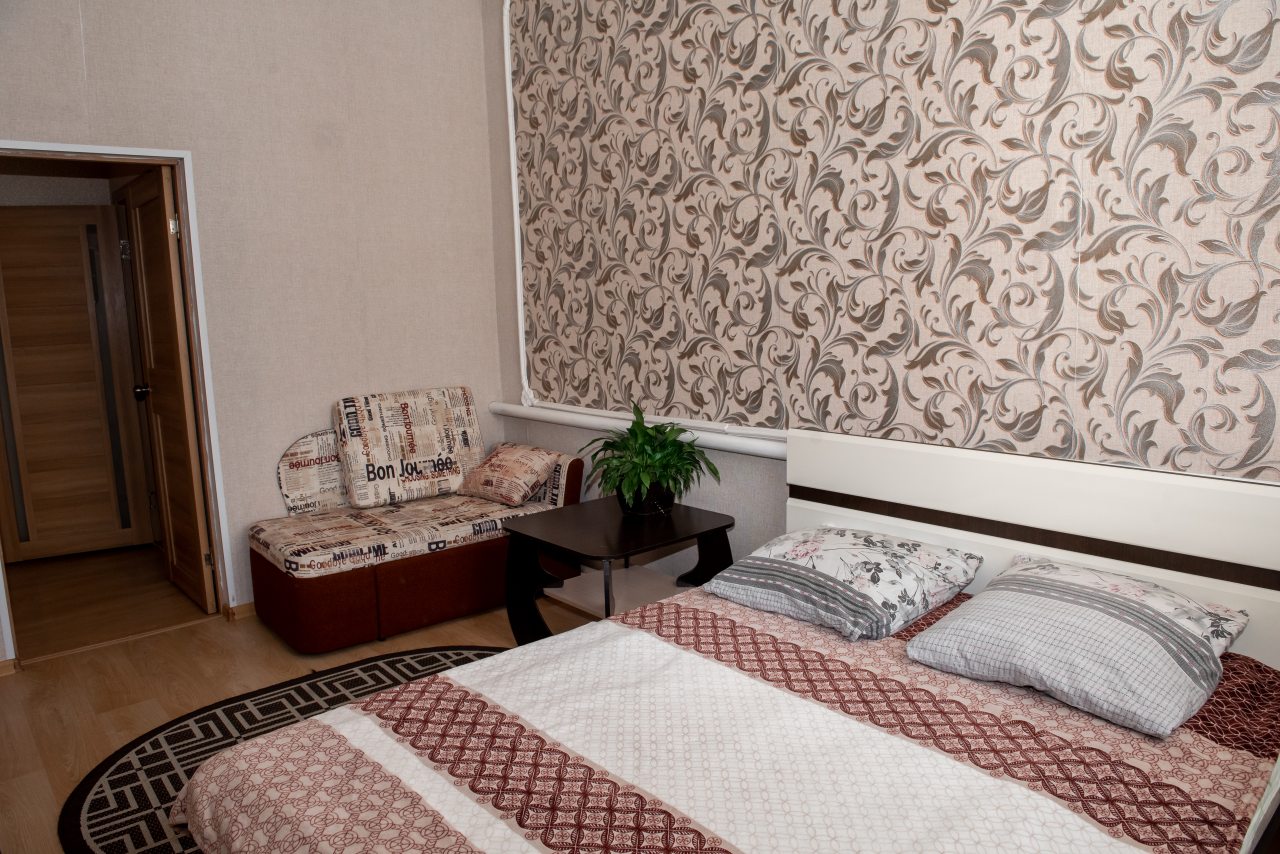 Трёхместный и более (Улучшенный с большой кроватью № 1) гостевого дома Домашний очаг, Байкальск