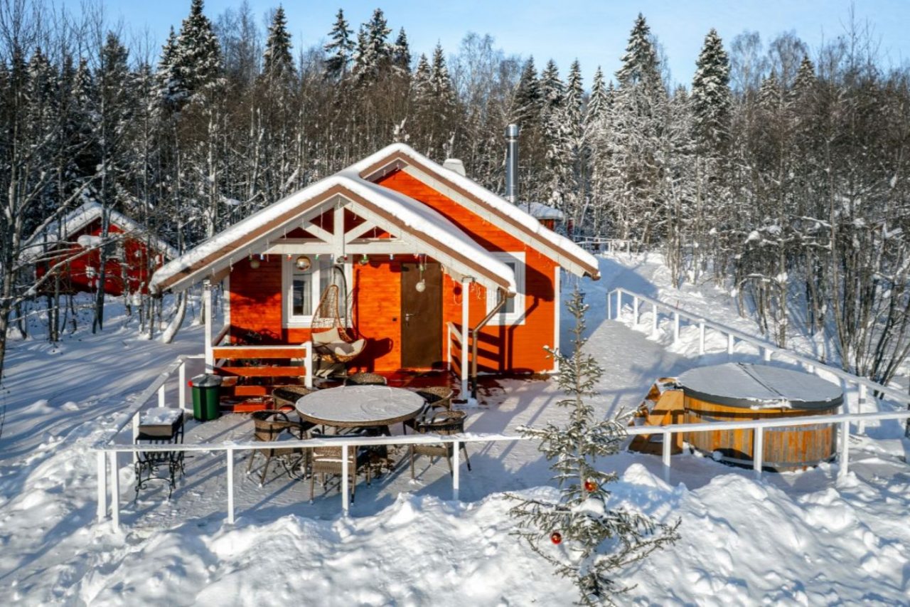 Коттедж (Дом у озера), Отель Просто Эко