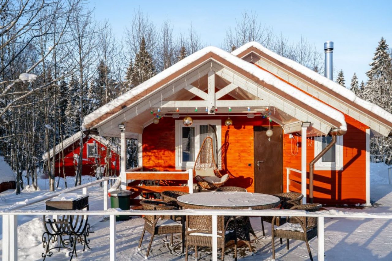 Коттедж (Дом у озера), Отель Просто Эко