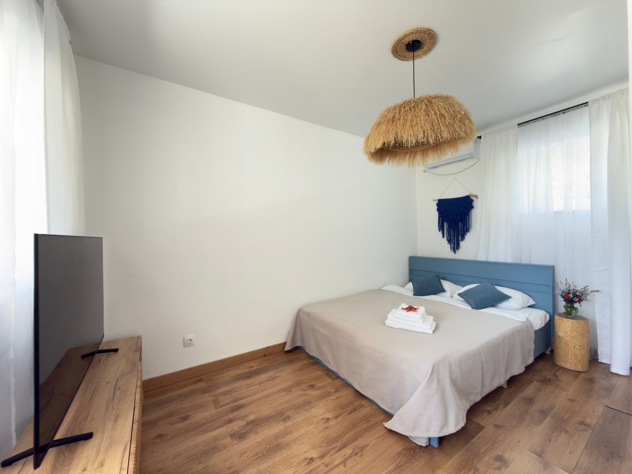 Люкс (Двухкомнатные семейные апартаменты с террасой), Petra Garden Beach Hotel