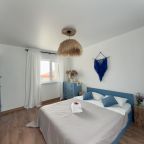 Люкс (Двухкомнатные семейные апартаменты с террасой), Petra Garden Beach Hotel