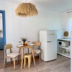 Люкс (Двухкомнатные семейные апартаменты с террасой), Petra Garden Beach Hotel
