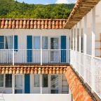 Объект находится в горах, Petra Garden Beach Hotel