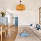 Студио (Панорамный люкс с лаундж-зоной и видом на море), Petra Garden Beach Hotel