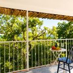 Люкс (Двухкомнатные апартаменты с большой террасой и видом на море), Petra Garden Beach Hotel