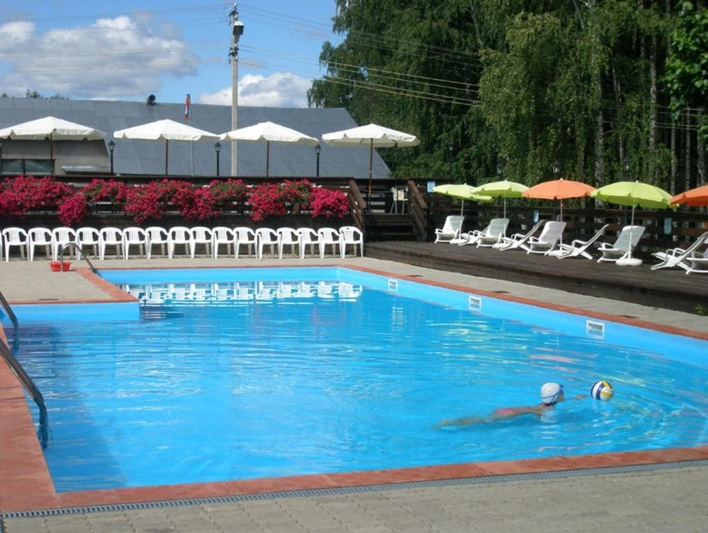 Открытый летний бассейн, Отель Волжский прибой