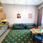 апартаменты, оборудованная кухня, санузел и отдельная спальн